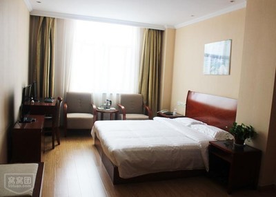 紫荊精品酒店限時特惠 108元享大床房一晚，共青團(tuán)路窩窩團(tuán)鄭州站會議廳同步開放出租