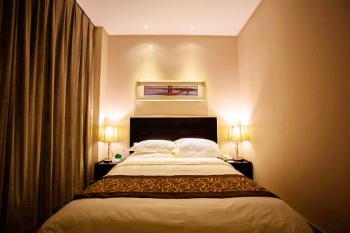 酒店大床間入住人數(shù)、收費(fèi)標(biāo)準(zhǔn)及會(huì)議廳租賃詳解